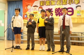 同學以美妙的歌聲演出，令觀眾沉醉於悅耳的樂曲中。